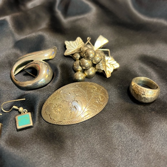 Vintage 925 Silver 3 Brooches 1 Ring 1 pair Earrings - Picture 2 of 3